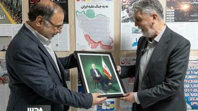  بازدید سید عباس صالحی وزیر فرهنگ و ارشاد از روزنامه ایران