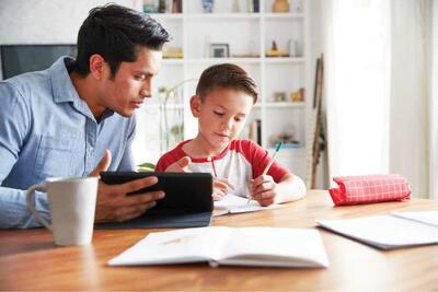  والدین در آموزش‌های آنلاین حلقه اتصال خانه و مدرسه باشند