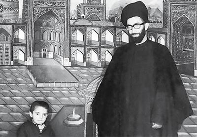  ساواکی‌ها آنچنان به پدر ضربه زدند که خون او بر زمین ریخت