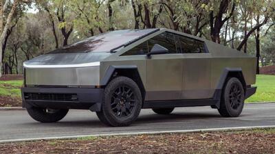  ماسک خودش سایبرتراک می‌خرد!