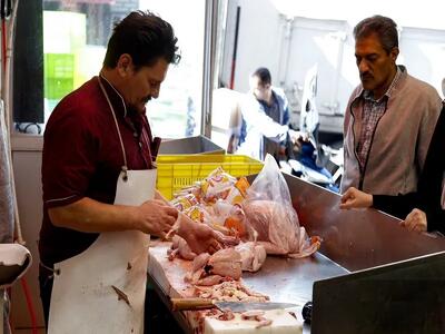  متوسط قیمت مرغ در خرده فروشی‌ها به ۳۲۰ هزارتومان رسید