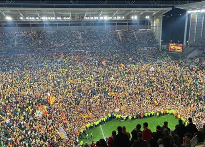  همه ورزشگاه داخل زمین: دیوانه‌وارترین جشن سال