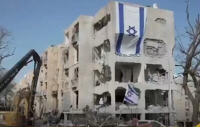  اعتراف دیرهنگام شبکه صهیونیستی از شدت اصابت موشک‌های ایرانی در اراضی اشغالی/ سانسور هم نتوانست شدت اصابت موشک‌های ایرانی به اراضی اشغالی را مخفی کند