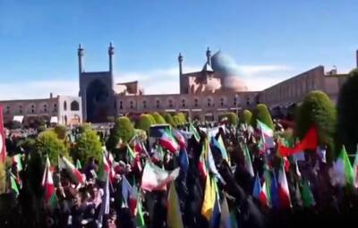  اجتماع دختران جان فدای اصفهان در میدان امام خمینی
