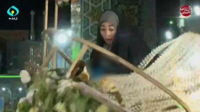  لحظه سقوط لوستر روی سر مجری برنامه صداوسیما