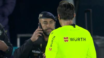  ایست قلبی یک هوادار و توقف بازی