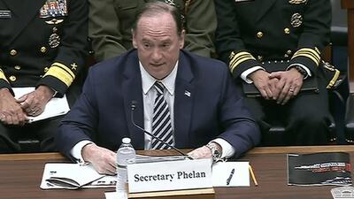  ماجرای استعفای اجباری وزیر نیروی دریایی آمریکا + فیلم