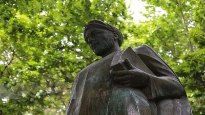  شیخ بهایی میان عقلانیت اداری،شریعت مذهبی و هویت ایرانی آشتی برقرار کرد