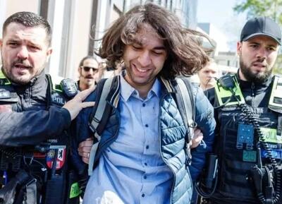  فرهیختگان: پاشیدن سس به پهلوی برای خنده بود