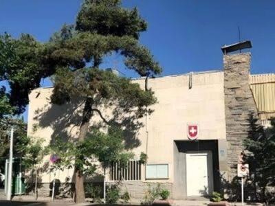  سوئیس: چهار نفر از کارکنان سفارت ما به تهران سفر کرده‌اند و در حال آماده‌سازی برای ازسرگیری تدریجی فعالیت‌های این نمایندگی هستند
