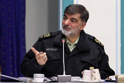  لحظاتی از هدف‌گیری هلیکوپترهای آمریکایی توسط یگان تکاوری پلیس و گفت‌وگوی سردار رادان با فرمانده پلیس اصفهان + فیلم