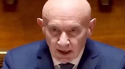  سناتور فرانسوی: مشتی معتاد و الکلی در آمریکا قدرت را به دست گرفته‌اند