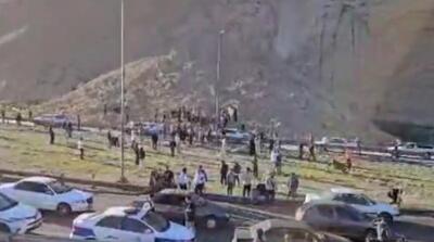  تصاویر رانش کوه در اتوبان تهران ـ پردیس