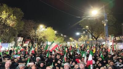  دختر تبریزی با اسب و تفنگ در تجمع شبانه حضور یافت+ عکس