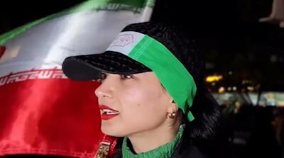  زن کم‌حجاب در تجمع شبانه: وطن فروشان مرا به گریه انداختند