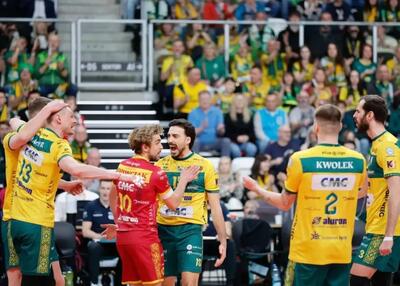  سه، هیچ تر و تمیز در فینال: فوق‌ستاره تحقیر شد