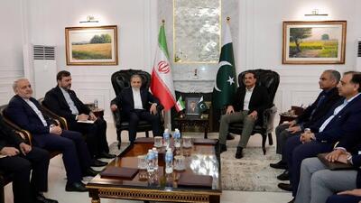  دیدار وزیر امورخارجه ایران با فرمانده ارتش پاکستان