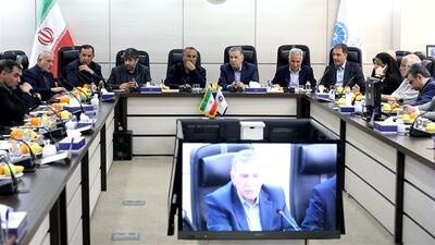  نشست هیات رئیسه اتاق ایران و فعالان اقتصادی با اعضای فراکسیون اتاق بازرگانی و اصناف مجلس برگزار شد