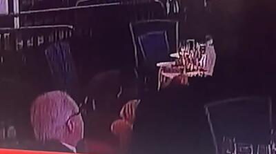  عکس العمل عجیب یکی از حاضران در لحظه ترور ترامپ