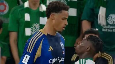  ضربه وحشتناک؛ اخراج مستقیم بازیکن الاهلی عربستان!