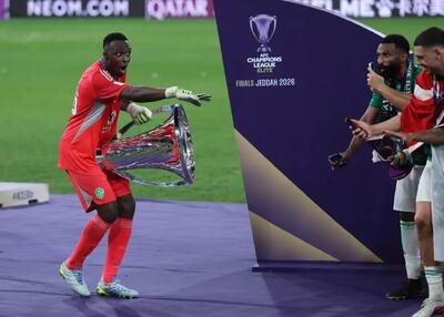  سی و پنجمین جام بر دستان کاپیتان الاهلی (عکس)