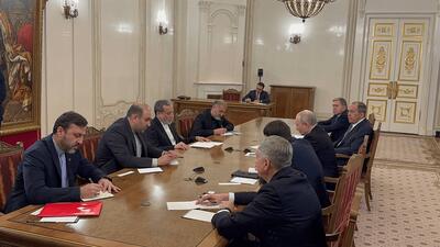  عراقچی: دیدار با پوتین شاید بیش از یک ساعت و نیم طول کشید؛ در بحث جنگ و تجاوز رژیم آمریکا و رژیم صهیونیستی، همه ابعاد مورد بحث قرار گرفت / از مواضع دوستان روس خود در طول این جنگ تشکر می‌کنیم