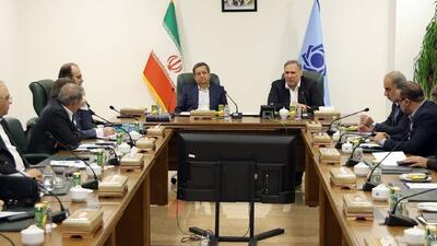  همتی: سیاست یکپارچه‌سازی نرخ ارز، تأمین کالا‌های اساسی را تسهیل کرد