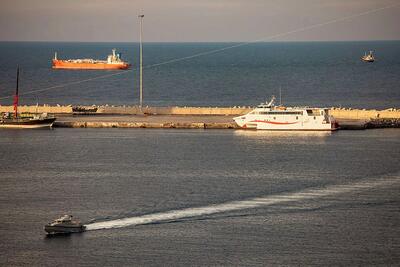  نیوزویک: کشتی‌های ایران به‌طور پنهانی از محاصره آمریکا عبور می‌کنند