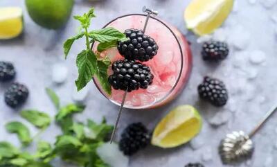  طرز تهیه موهیتو توت سیاه بهاری