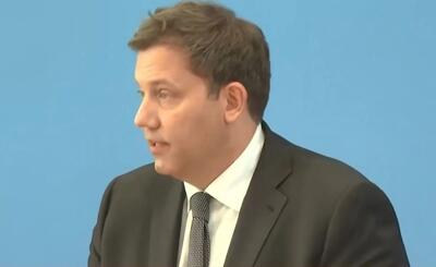  وزیر دارایی آلمان: جنگ بی‌مسئولانۀ ترامپ با ایران رشد ما را نصف کرده