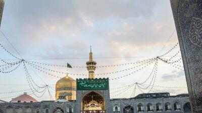  پرچم و پوش بارگاه منور امام رضا(ع) تعویض شد