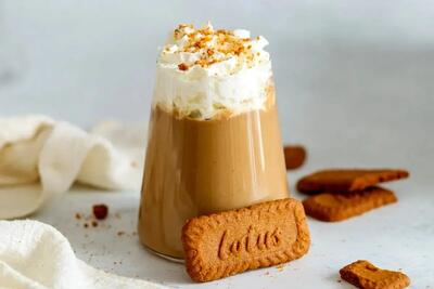  طرز تهیه میلک‌شیک لوتوس کاراملی بی‌نظیر