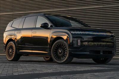  معرفی هیوندای آیونیک ۹ بلک اینک، شاسی‌بلند برقی لوکس با ظاهر تاریک - پدال