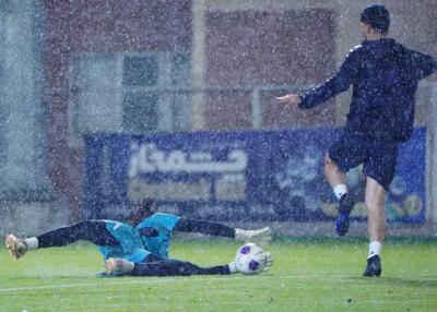  ادامه تمرینات تیم ملی در میان طوفان و باران