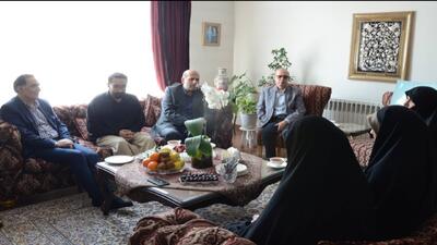 دیدار رییس بنیاد شهید و امور ایثارگران با خانواده سردار شهید حاج عباس سعدآبادی
