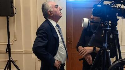  فرهیختگان: پهلوی عیاش است و به ساحل و کاباره می‌رود