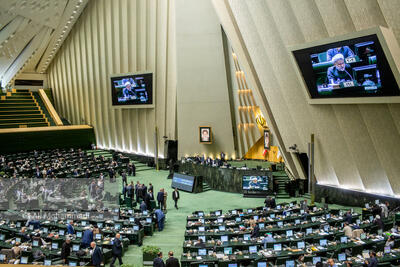  خیز بلند بهارستان برای تنگه هرمز