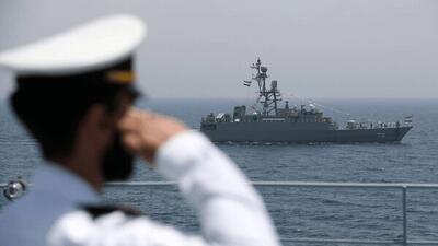  جزئیات حمله به ناوشکن دنا از زبان یک بازمانده: در مسیر برگشت از این رزمایش، متوجه جنگ شدیم / پس از پرتاب اژدر اول  آب در حال ورود به ناو بود؛ ما تا آن زمان نمی‌دانستیم این اژدر از کجا پرتاب شده / 5 دقیقه بعد اژدر دوم به ناو برخورد کرد؛ این برخورد در محلی صورت گرفت که بیشترین تجمع وجود داشت و از مجموع ۱۳۶ نفر، ۱۰۴ نفر از عزیزان ما، به شهادت رسیدند