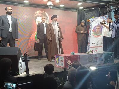  حضور امام جمعه مشهد در جمع مردم آزادشهر