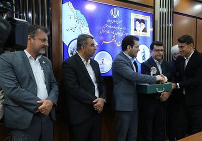  تجلیل از کارگران و تولیدکنندگان برتر استان بوشهر تصویر - تسنیم