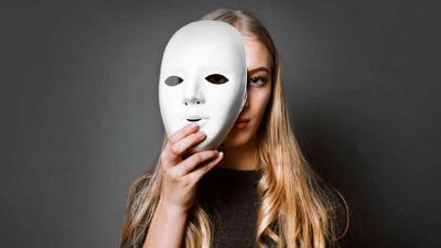  این تست نشان می دهد شخصیت نمایشی دارید یا نه؟ + علائم و روش کنترل / تست شخصیت