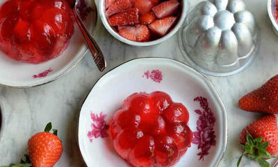  طرز تهیه ژله توت فرنگی با روش‌های مختلف