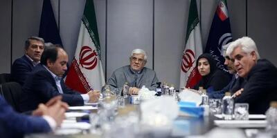  عارف: در تاریکی‌ترین روزهای جنگ، صنعت نفت چراغ امید اقتصاد ایران بود | روایتی از ایثار کارکنان نفت که تولید و صادرات را متوقف نکردند