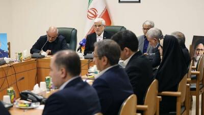  عارف: برخورد با گران‌فروشی‌ها قاطع، قانونی و تعزیراتی باشد
