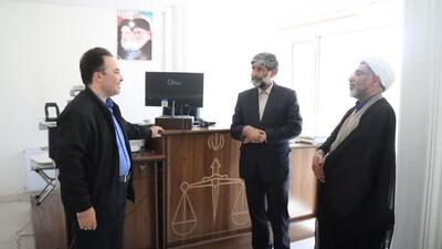  رئیس کل دادگستری آذربایجان غربی با حضور در مجتمع شهید رئیسی از محاکم بدوی و تجدید نظر خانواده استان بازدید کرد