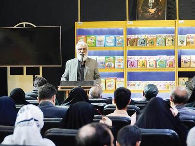  رسالت ادبیات متعهد، بازتاب مسائل زمانه است