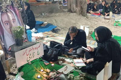  مردم میناب در کنار قبور شهدای دانش‌آموز [+ تصاویر]