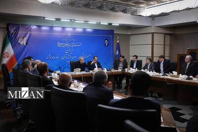  حضور سرزده رئیس جمهور در نشست اصناف و بازاریان/ پزشکیان: اولویت قطعی دولت، جلوگیری از قطع برق و گاز واحد‌های تولیدی است