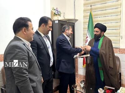  تجلیل از همکاری امام جمعه آبدانان به پاس کمک به اجرای سند تحول و تعالی قوه قضاییه 