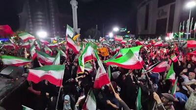  واکنش مردم در میدان صادقیه تهران به خبرها از درگیری‌ها در خلیج فارس